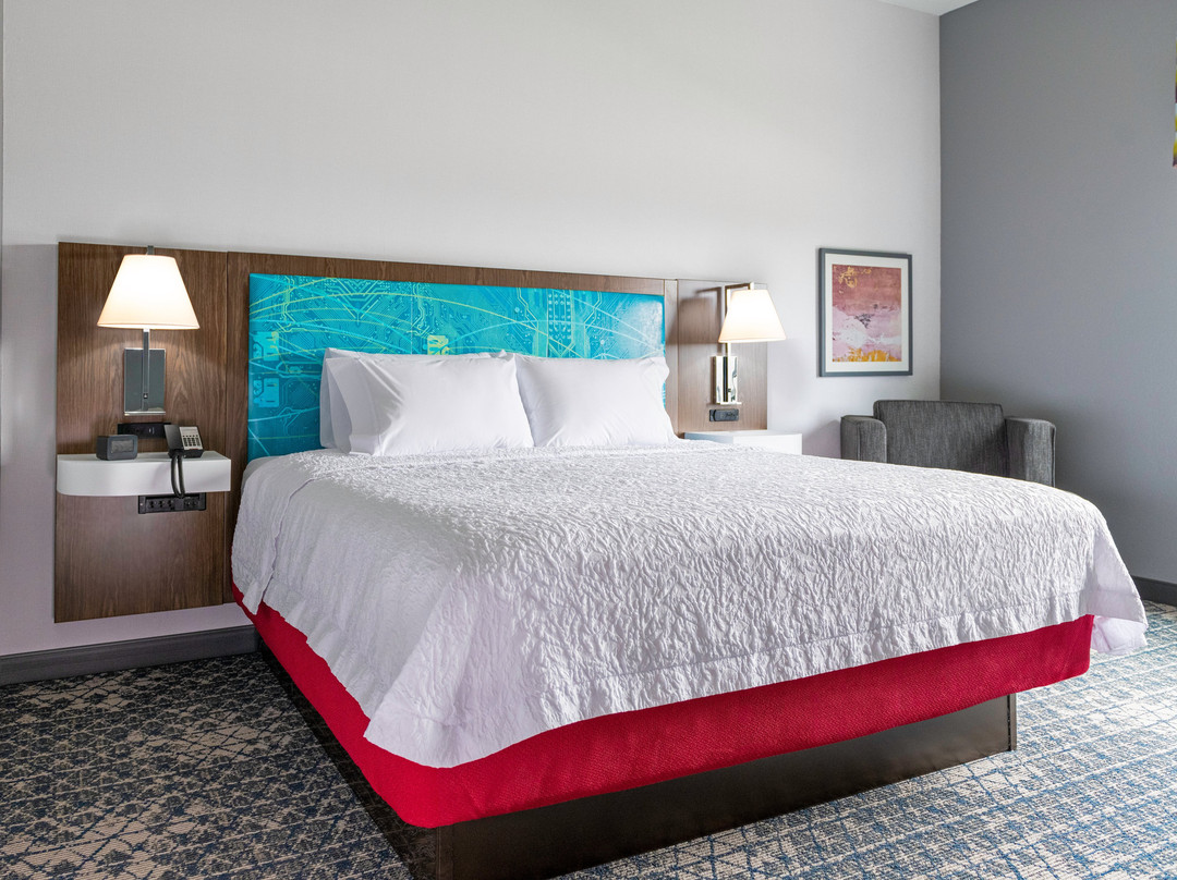 Hampton Inn & Suites By Hilton Belleville主图