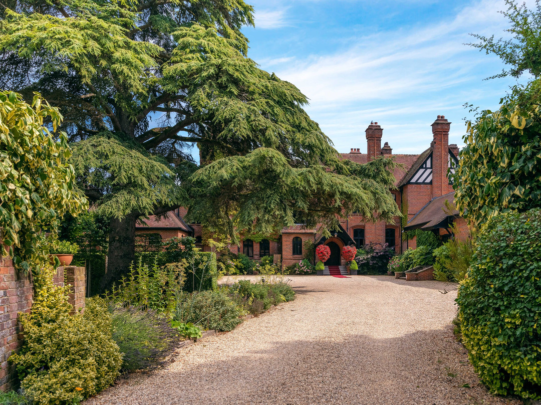 Careys Manor Hotel & SenSpa主图