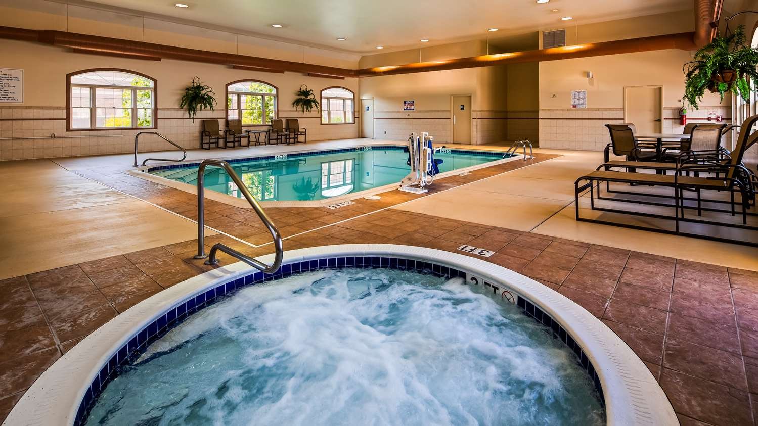 Best Western Plus Dutch Haus Inn & Suites-官方