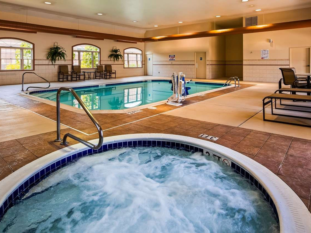 Best Western Plus Dutch Haus Inn & Suites主图