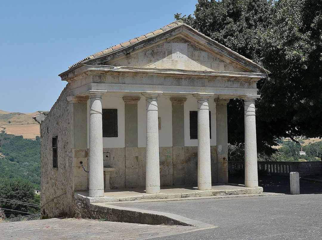 Accadia旅游景点-Fontana Monumentale