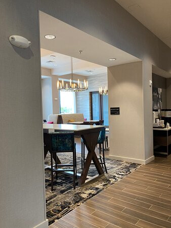 Hampton Inn & Suites Raleigh Midtown主图