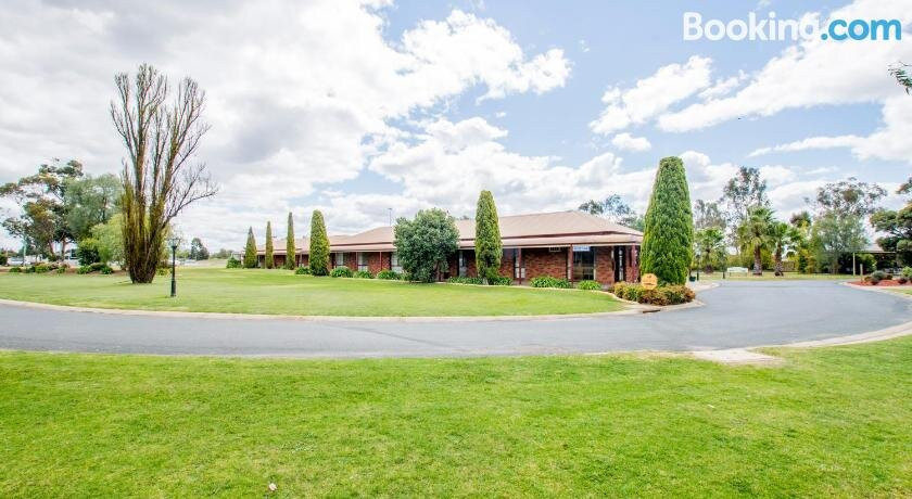 Sportslander Motor Inn