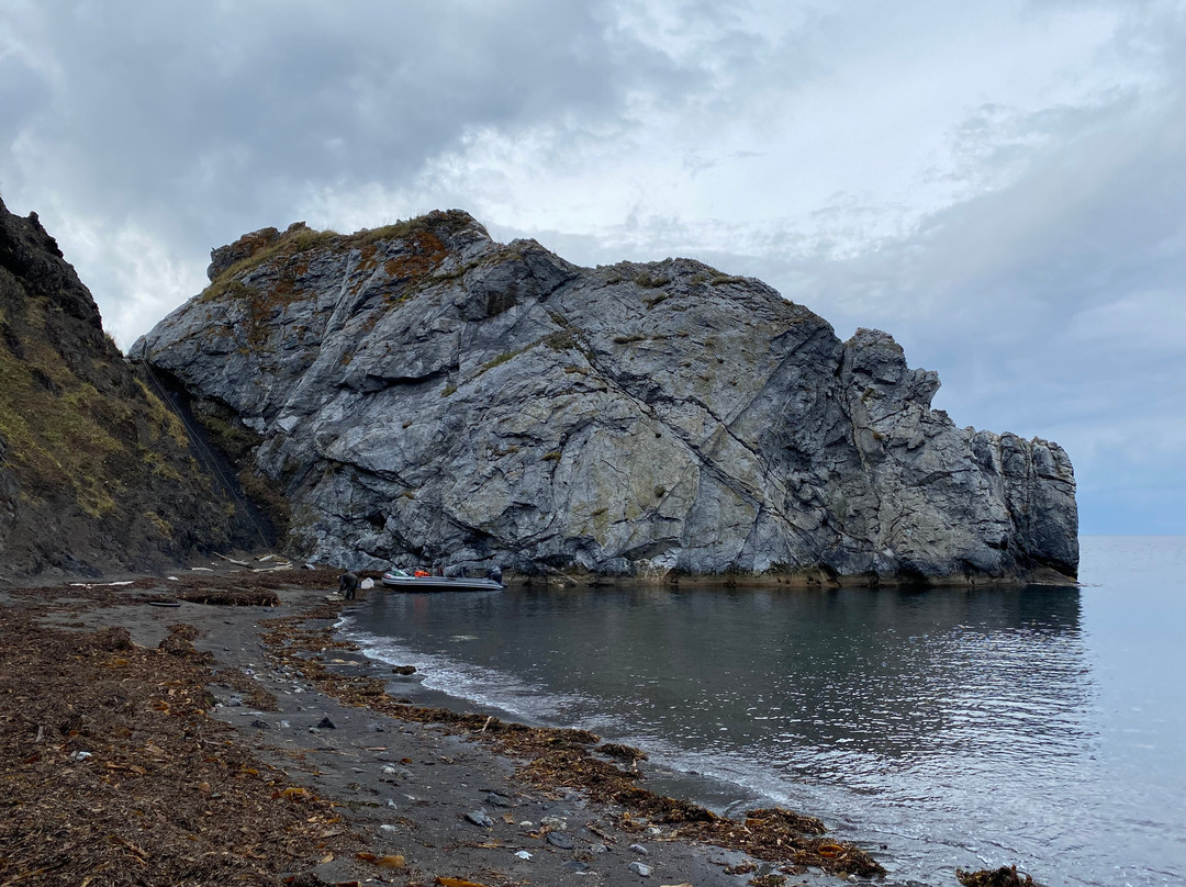 Rock  of Cape Mramorny景点图片