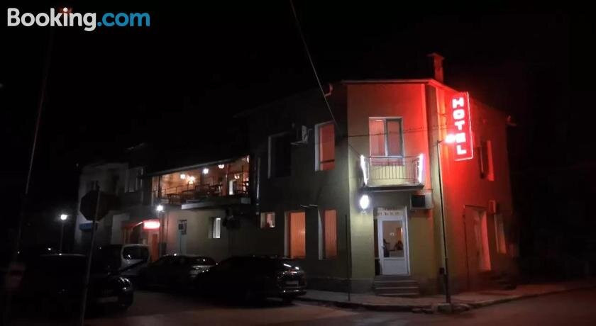 Semeen Khotel Lŭki