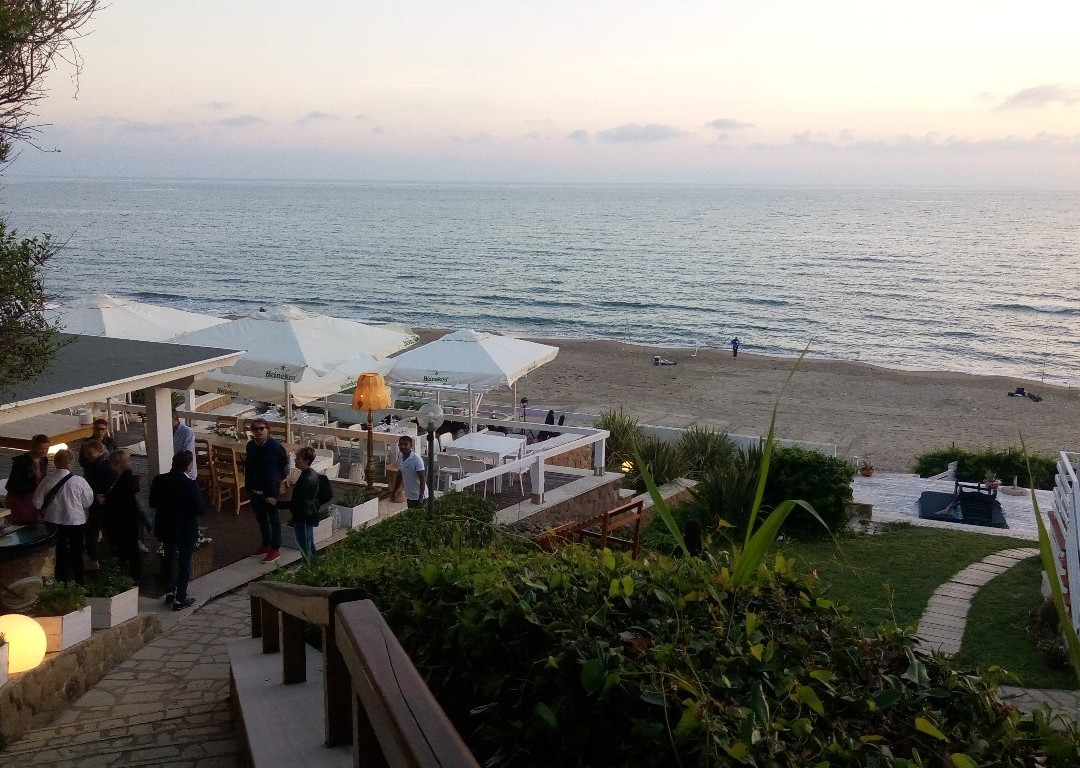 L’Abbraccio Music Theatre & Bio Food