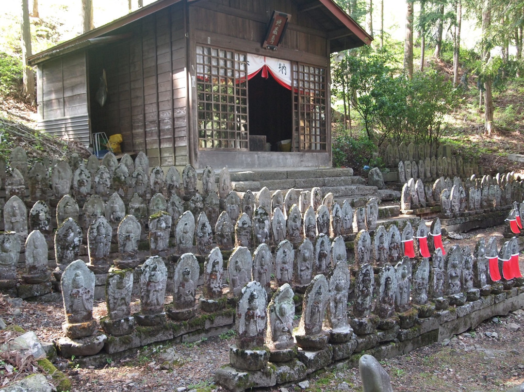 盐尻市旅游景点-Nihyaku Jizo