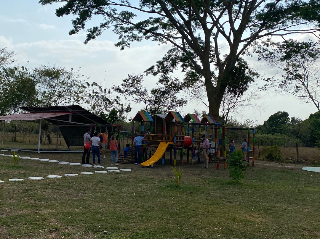 San Jacinto旅游景点-La Granja Del Abuelo Elías