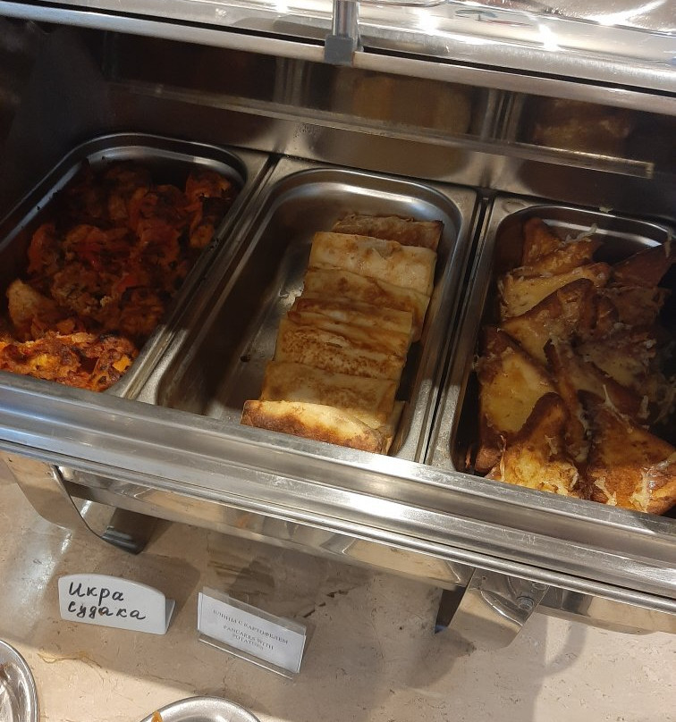 多娜酒店主图