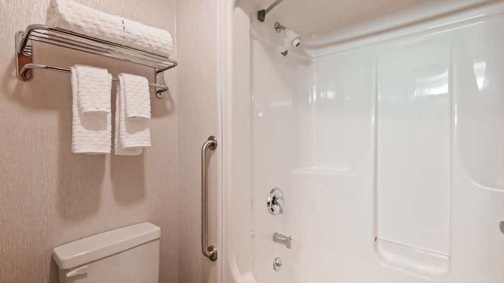 Best Western Plus Berkshire Hills Inn & Suites主图