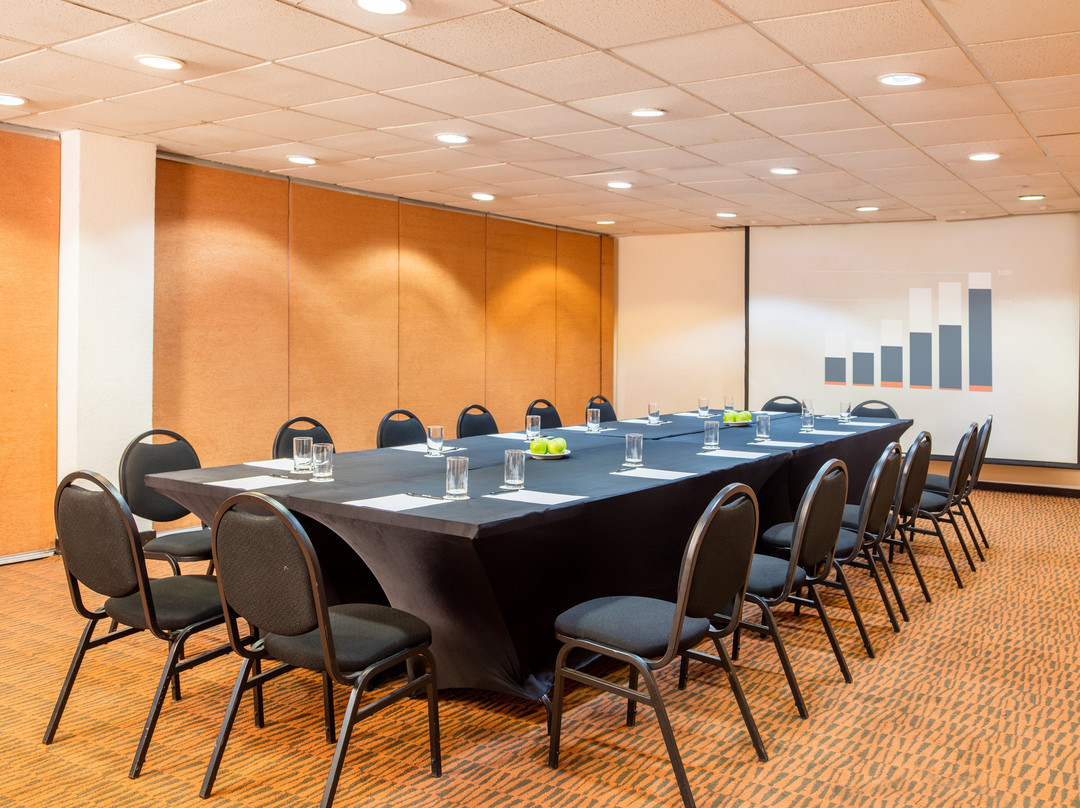 Fiesta Inn Express Perinorte主图