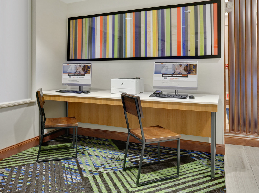Holiday Inn Express & Suites Mitchell By IHG主图