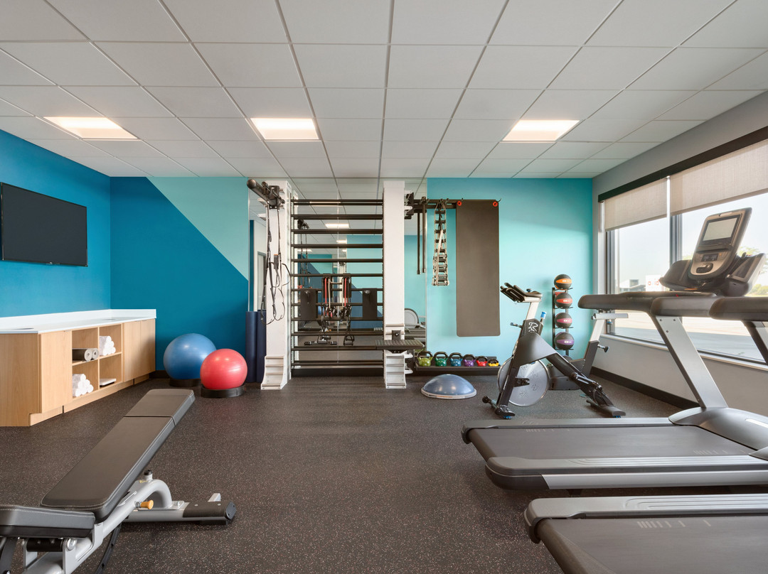 avid Hotel Perry-National Fairground Area by IHG主图