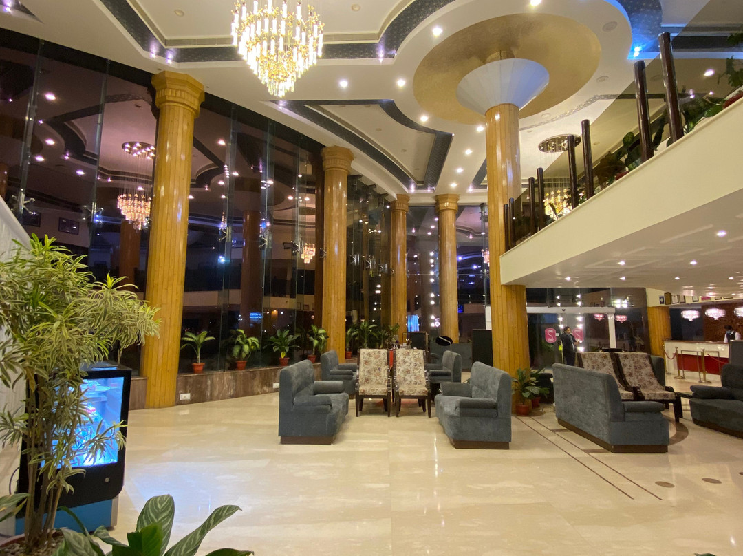 德拉敦纸牌酒店主图