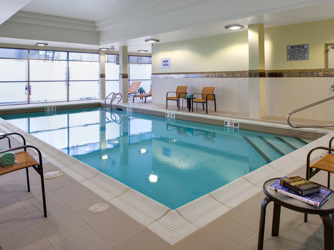 Courtyard by Marriott London主图