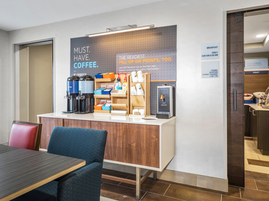 Holiday Inn Express Chicago Nw-vernon Hills By IHG主图