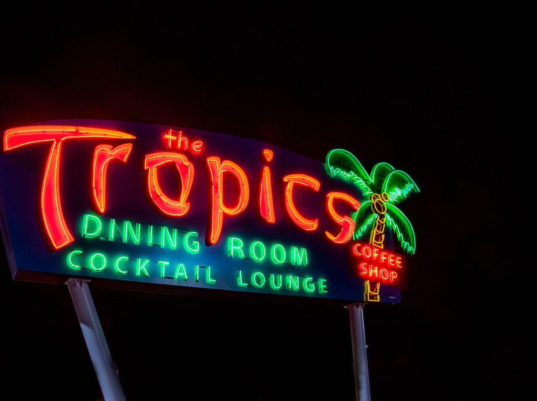 Tropics Neon Sign景点图片
