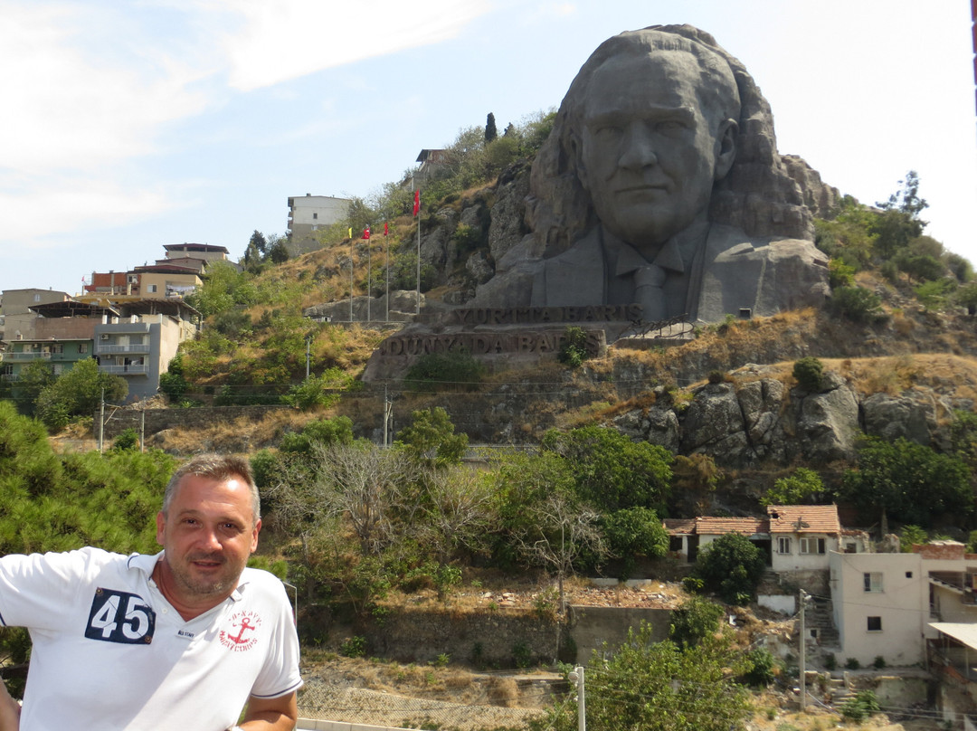 The Statue of Ataturk景点图片