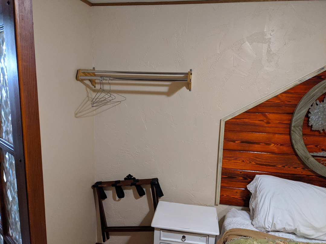 Cedar Wood Inn主图