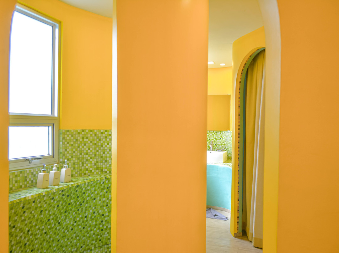 神曲海滩度假酒店主图