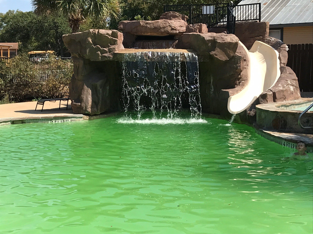 Holiday Inn Express & Suites Fredericksburg By IHG主图