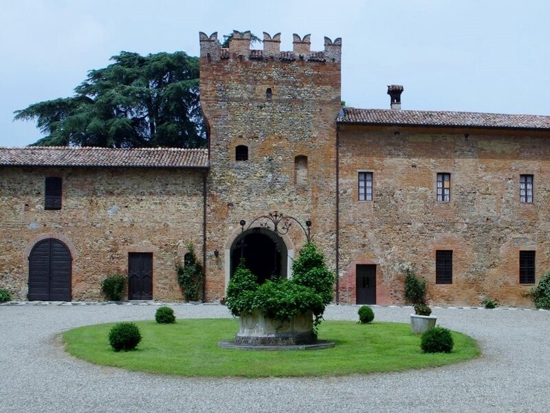Castello di Castelnovo景点图片