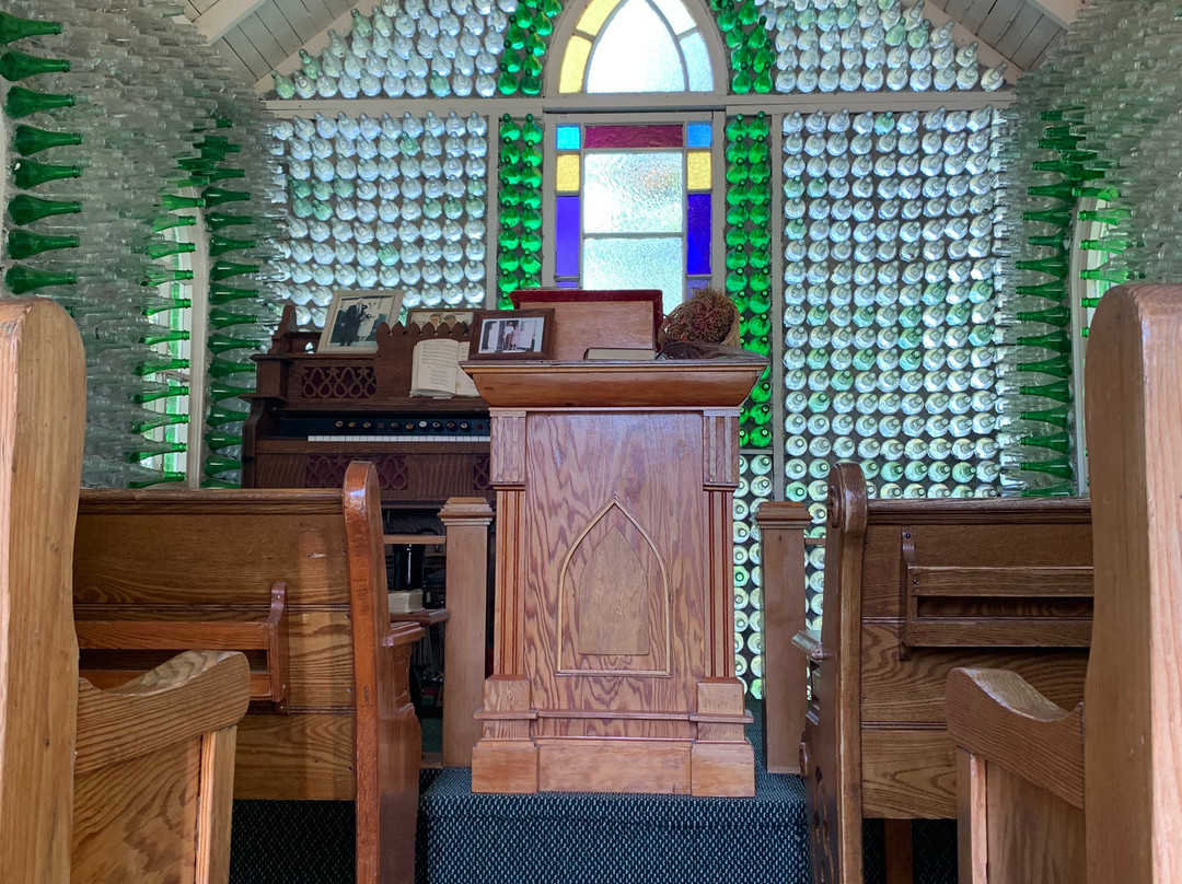Glass Bottle House and Church-Treherne必去景点