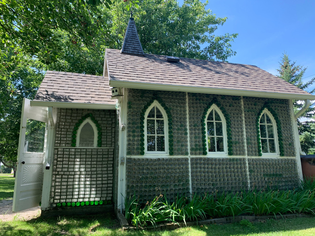 Glass Bottle House and Church-Treherne必去景点
