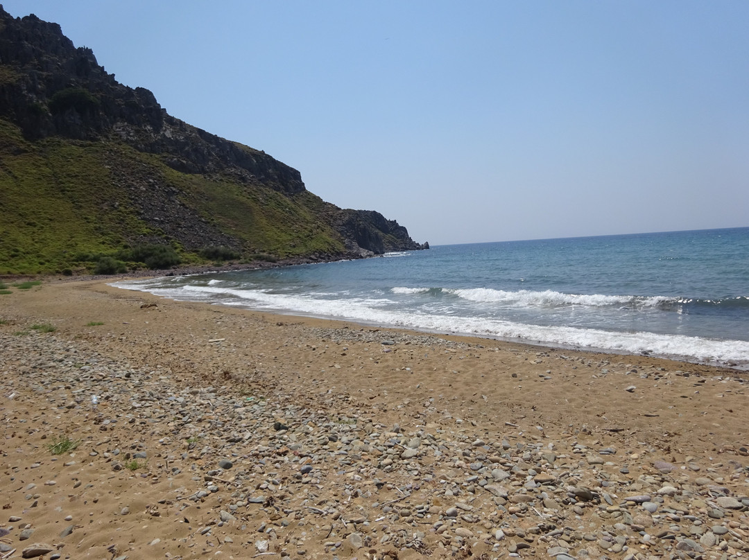 Karvounolakka beach景点图片