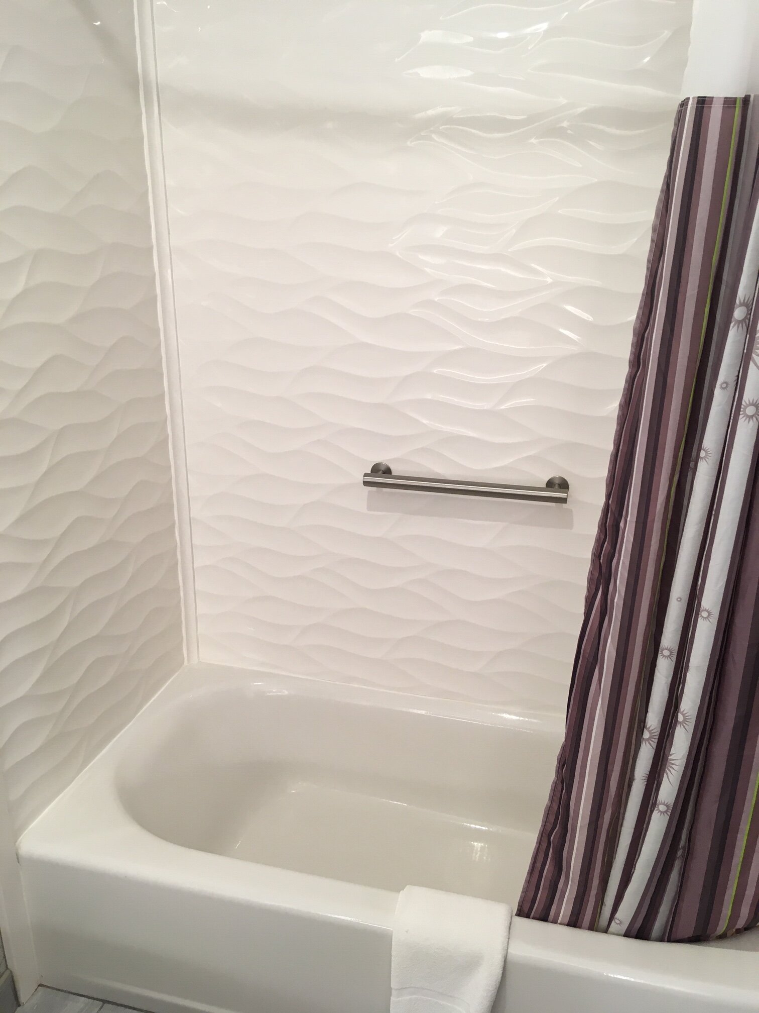 La Quinta Inn & Suites by Wyndham West Memphis-浴室
