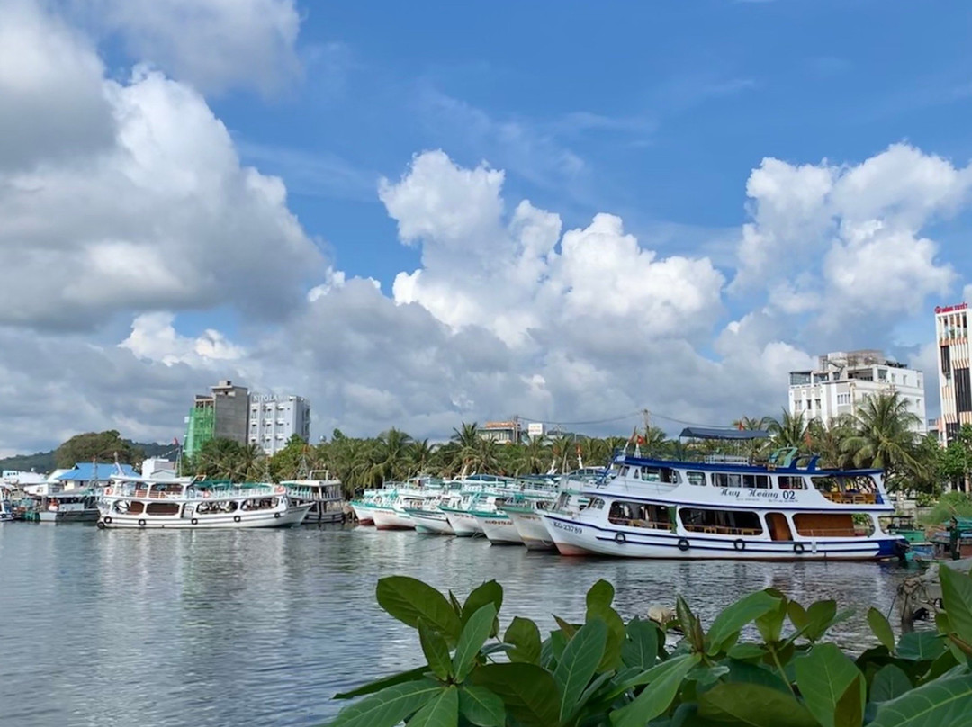 Dinh Ba Thuy Long Thanh Mau-扬东必去景点