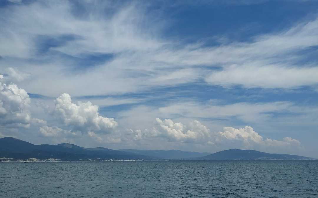Aleksino Beach景点图片