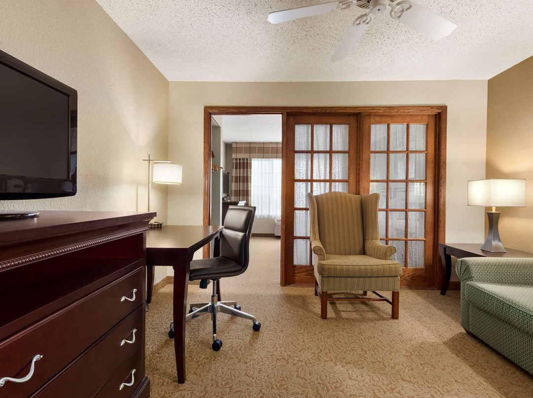 Country Inn & Suites by Radisson, West Bend, WI主图