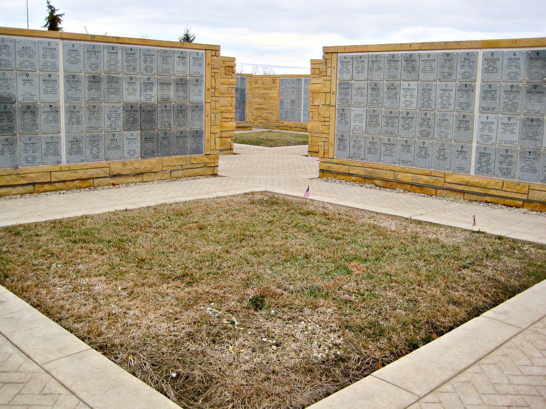 Abraham Lincoln National Cemetery景点图片