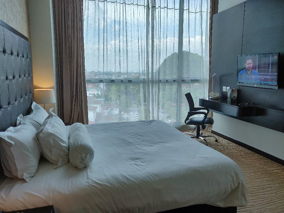 Symphony Suites Hotel主图