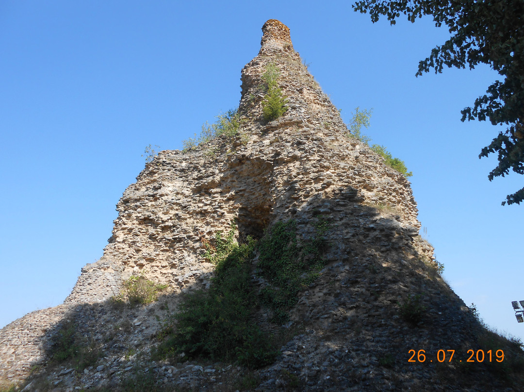 Pyramide de Couhard景点图片