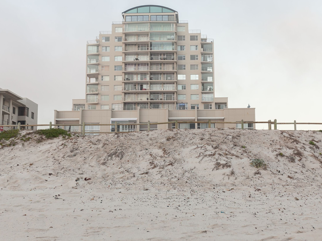 The Waves Blouberg Beach Apartments主图