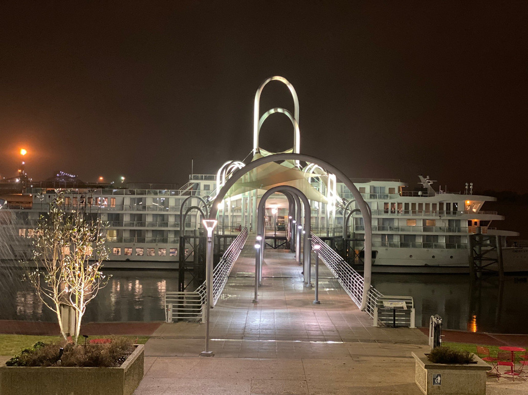 Downtown-巴吞鲁日必去景点