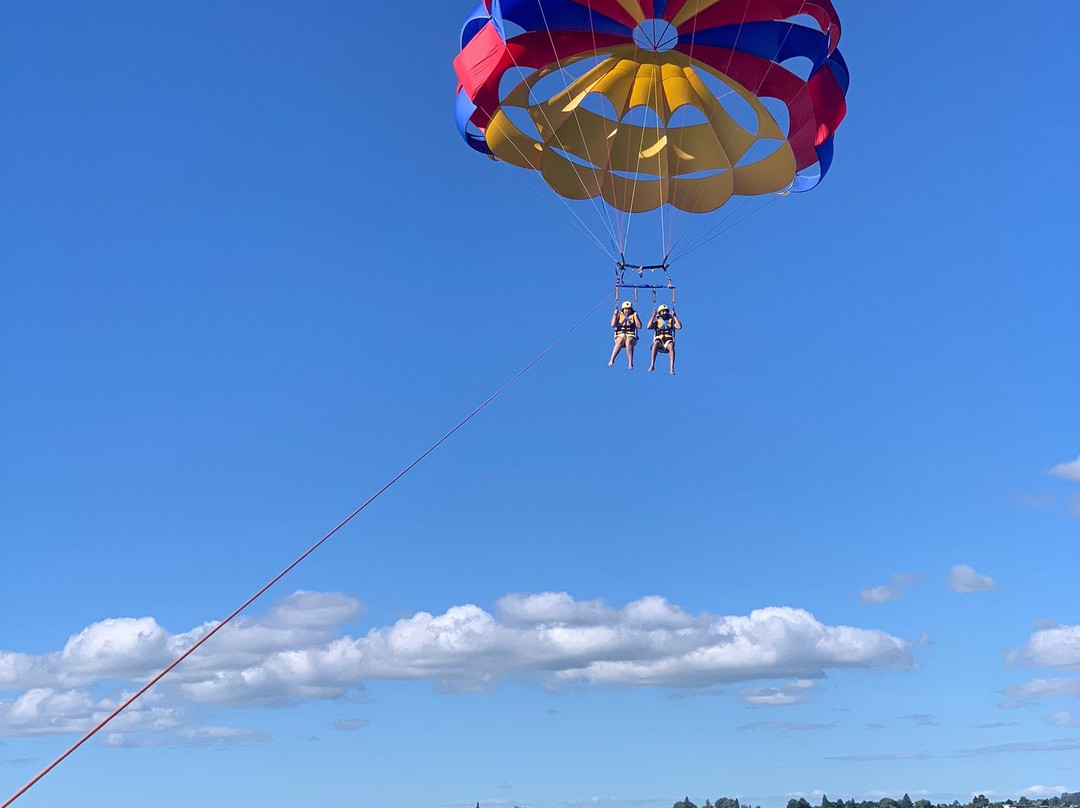 Taupo Parasail景点图片