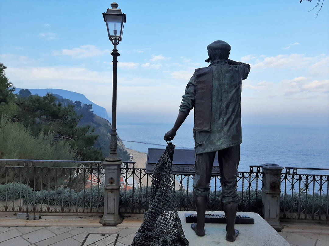 Monumento al Pescatore-努马纳必去景点
