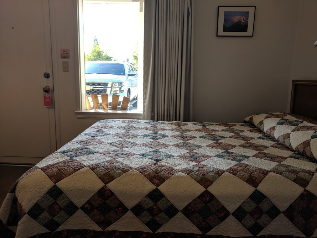 Ray's Den Motel主图