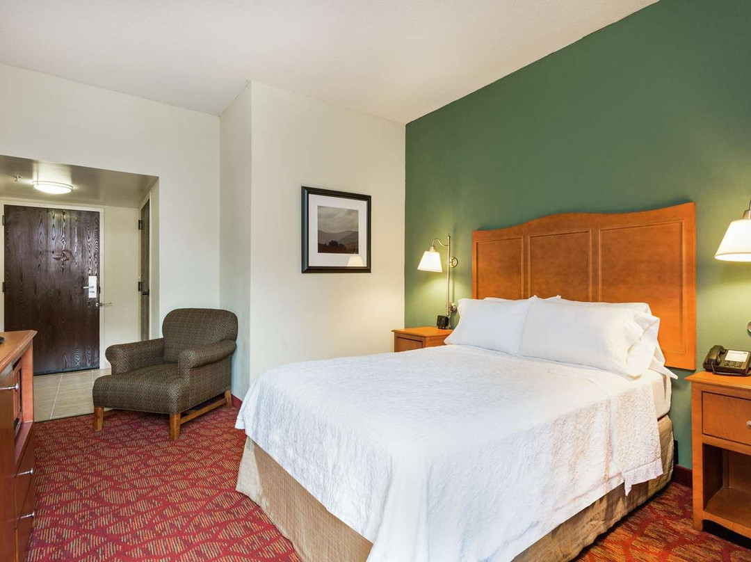 布里奇波特/克拉克斯堡汉普顿酒店主图