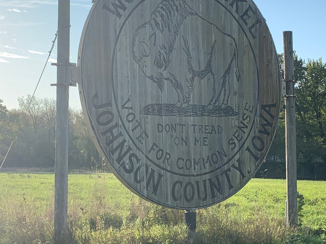 World's Largest Wooden Nickel-爱荷华城必去景点