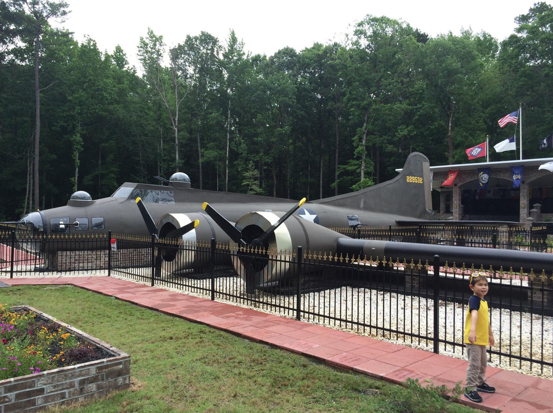 Ivan旅游景点-B-17 Memorial Park