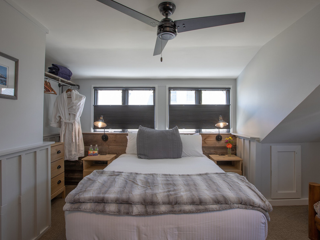 Purple Mountain Bed & Breakfast and Spa主图