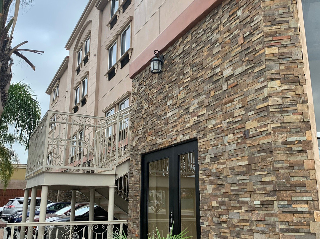 英格尔伍德拉金塔旅馆及套房酒店主图