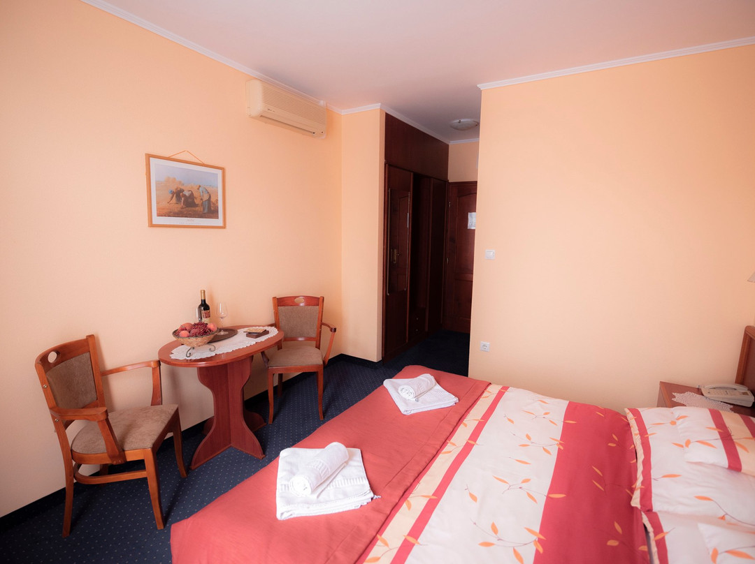 Boglarka Panzio-Etterem Es Apartmanhazak主图