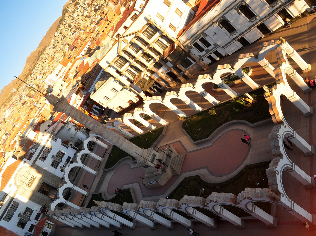 Plaza 10 de Noviembre景点图片