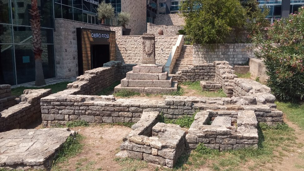 Ruins of Roman-Era Necropolis-布德瓦必去景点