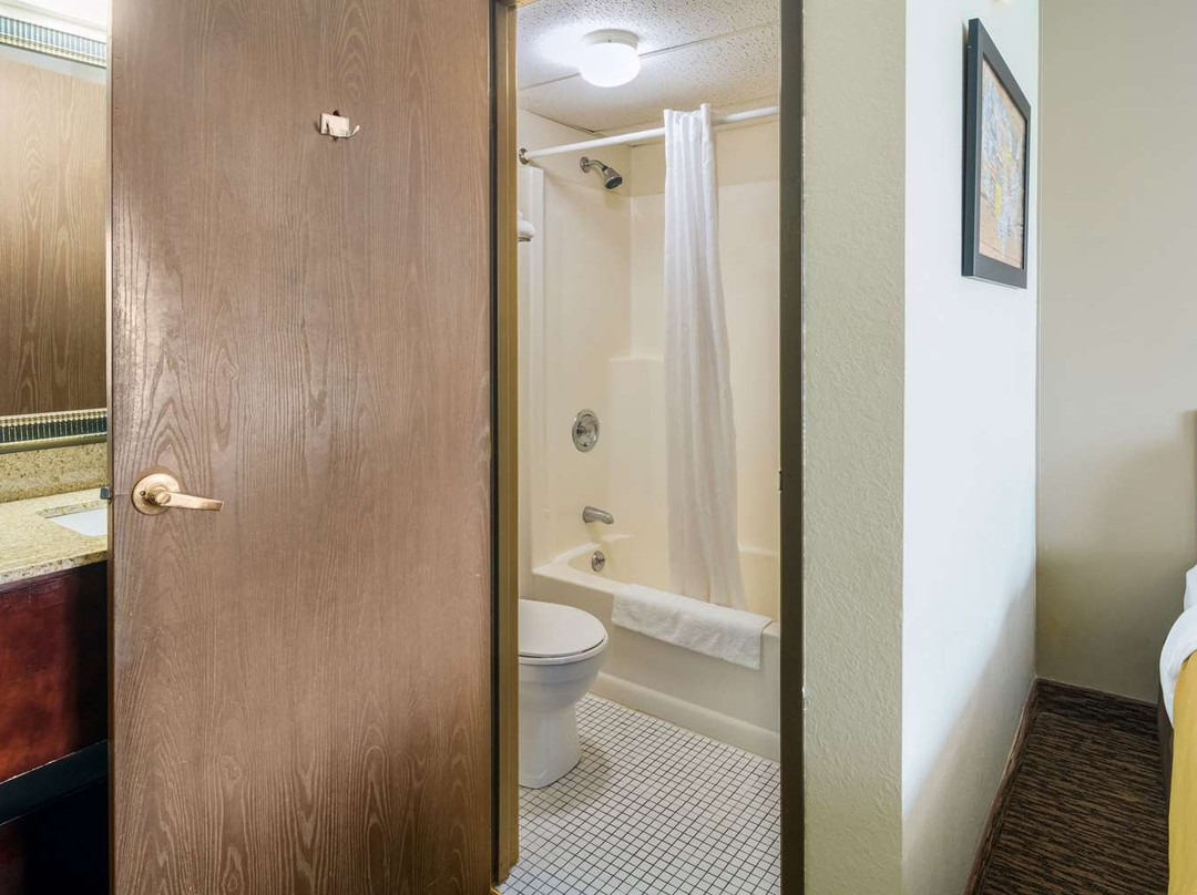 Econo Lodge Near Miller Hill Mall主图